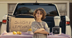 Оскільки рейтинг схвалення Tesla впав нижче нуля, виробник електромобілів Rivian запускає свою першу велику рекламну кампанію